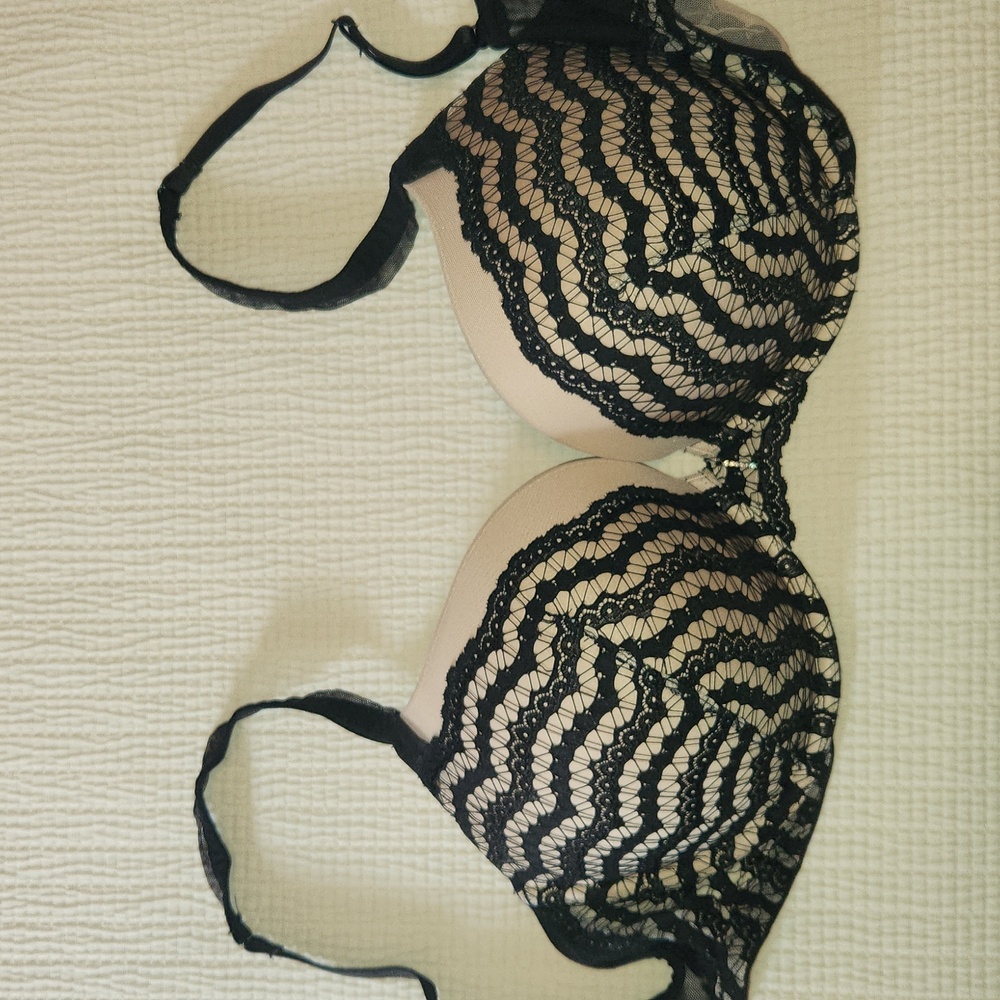 Victoria's Secret Very Sexy push-up bra, 36DDD, black with beige